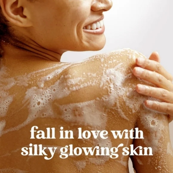 Dove Limited Edition Holiday Treats Body Wash & Scrub Set -  Hot Cocoa Swirl - Picture 3 of 5